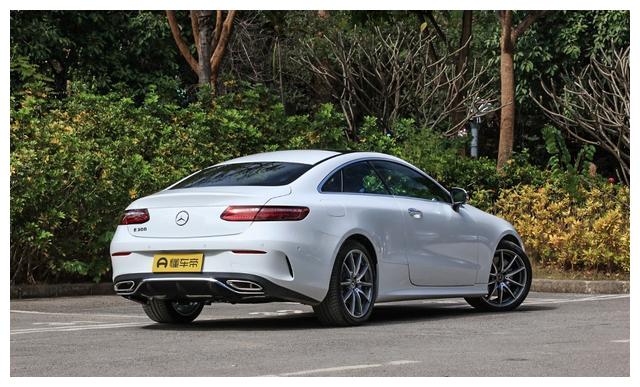 新车| 优雅中隐藏着狂野 试驾新款奔驰e级轿跑/敞篷轿跑