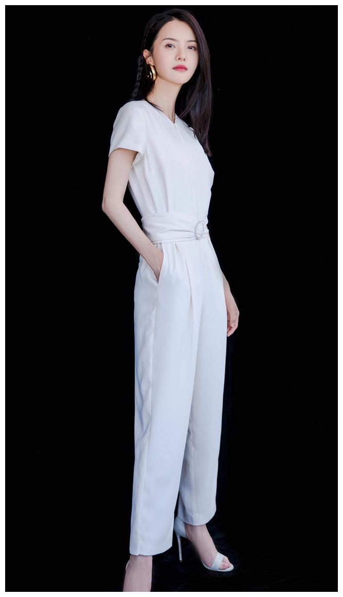 影视女演员张芷溪,容貌出众,气质典雅,照片欣赏