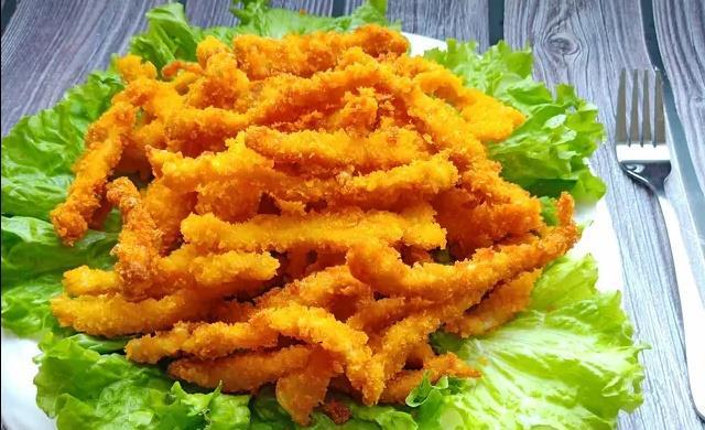 脆皮鸡柳的简单做法,一块鸡胸肉可以做一大盘,色泽金黄外酥里嫩