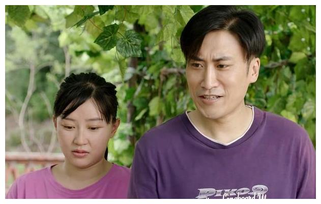 《乡村爱情13》:赵玉田刘英一家合体,玉田和他爹一样爱穿红袜子