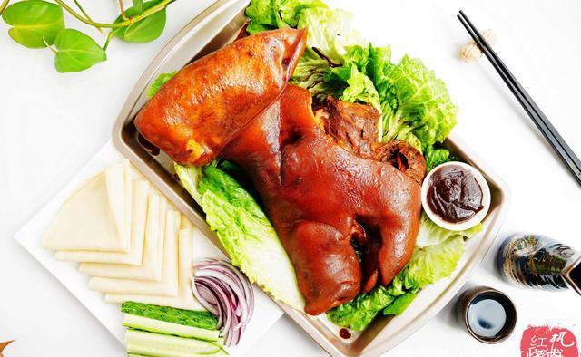 一百多买个大猪头卤好了全家都爱吃肉香皮弹卷饼吃一点也不腻