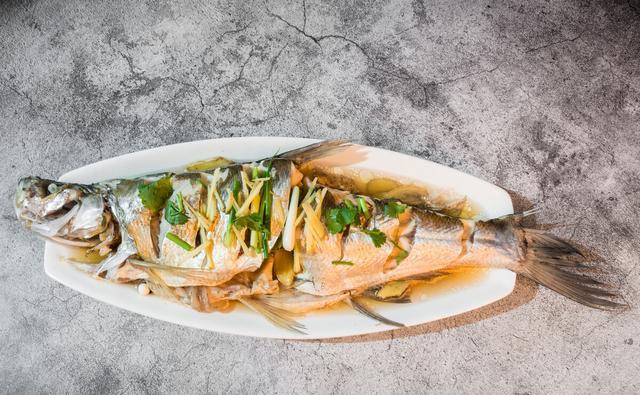 春分时节碰到这鱼我从不讲价用来清蒸细嫩鲜美不腥贼好吃