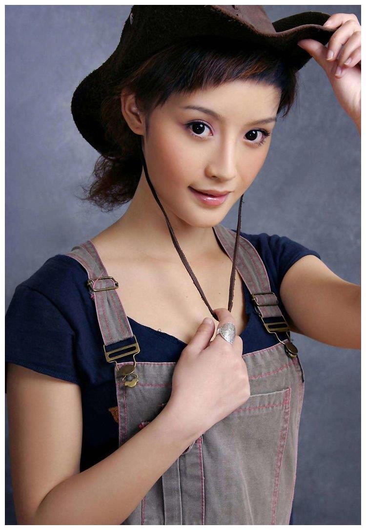 她外型娇俏可人,气质清丽脱俗,美女漂亮啊