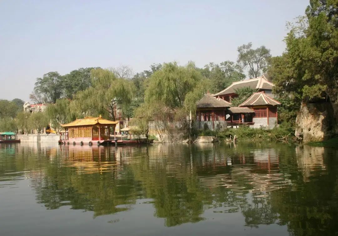 新密市,位于中原腹地,嵩山东麓伏羲山脚下,溱洧河畔,是华夏文明之源