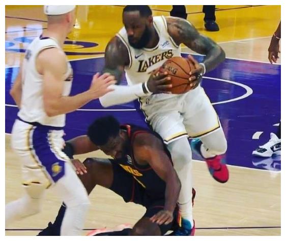 踝关节扭伤之后！詹姆斯首次发声，双重打击让球迷泪目休闲区蓝鸢梦想 - Www.slyday.coM