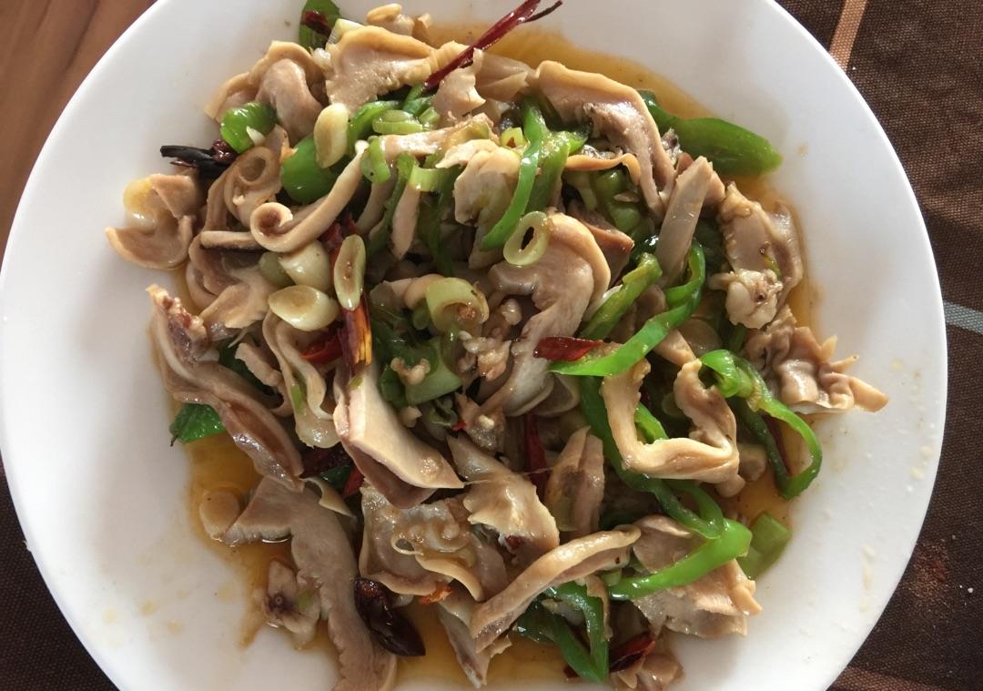 教你营养好吃的酸菜炒猪肚条,美味解馋很过瘾,孩子们