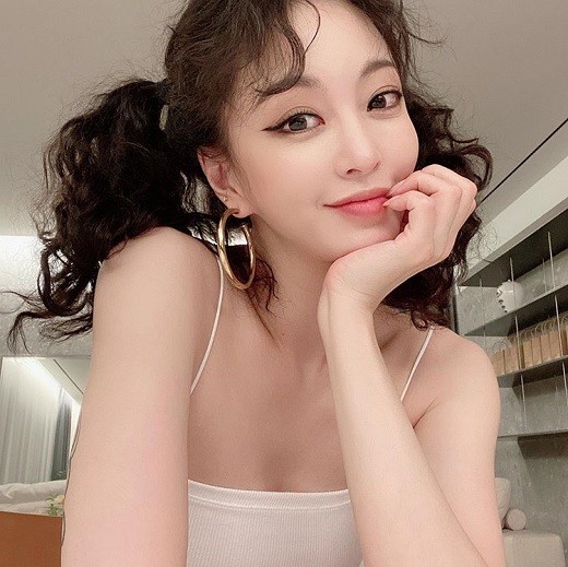 韩国女艺人韩艺瑟sns发照秀出众美貌
