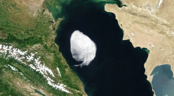 奇特“卡通”云现身里海上空,外形具有明确的边缘休闲区蓝鸢梦想 - Www.slyday.coM 奇特“卡通”云现身里海上空,外形具有明确的边缘休闲区蓝鸢梦想 - Www.slyday.coM