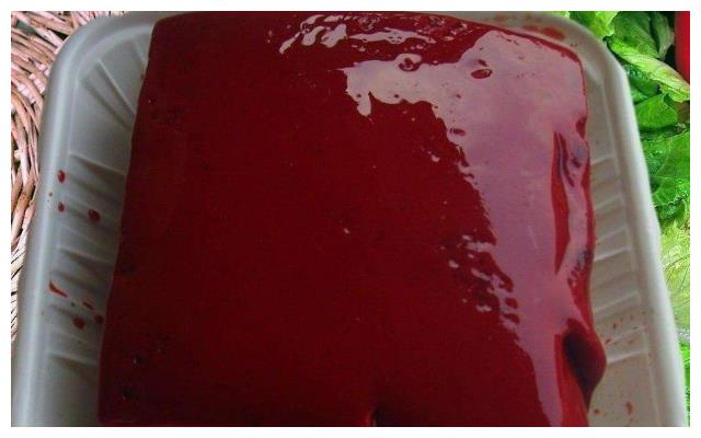 一头猪的血,最多才5斤多,但猪血却不会断货,这样的你敢吃?__财经头条