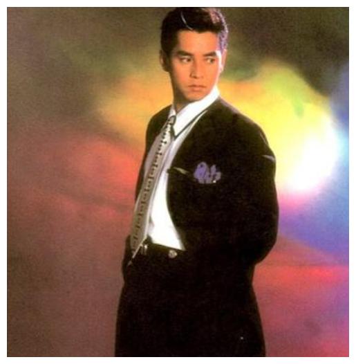 1996年朱咏婷偷偷为谭咏麟生下的私生子如今已为父争光