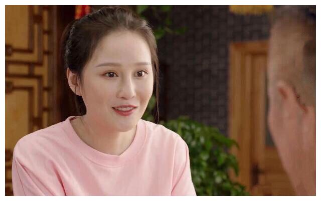 赵本山女儿参演《乡村爱情》,网红脸让人一眼认出,哥哥很像张翰