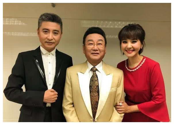 46岁央视才女方琼,老公是她的恩人,儿子长相帅气颜值高__财经头条