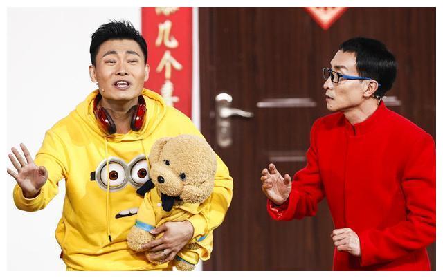 退出春晚10年,巩汉林为捧儿子,转型网红把小品搬到网络