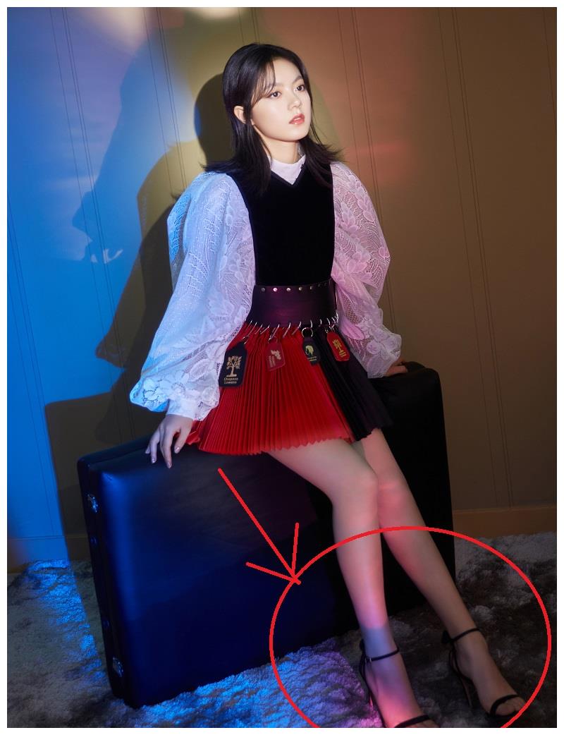 赵今麦大胆挑战高跟鞋看清效果图哪像是个17岁小女生