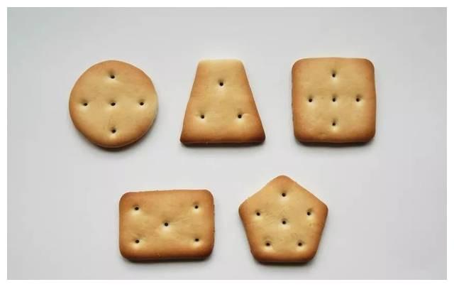 "图形"饼干比如:其次,由卡片展示延伸至生活物品展示,将日常带有各种