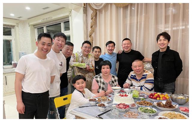 王惠多次提出要把德云社过继给郭麒麟,对方拒绝的理由让人动容休闲区蓝鸢梦想 - Www.slyday.coM 王惠多次提出要把德云社过继给郭麒麟,对方拒绝的理由让人动容休闲区蓝鸢梦想 - Www.slyday.coM