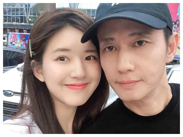 赵露思够漂亮了,看到她的学生照,原来她小时候就如此惊艳了