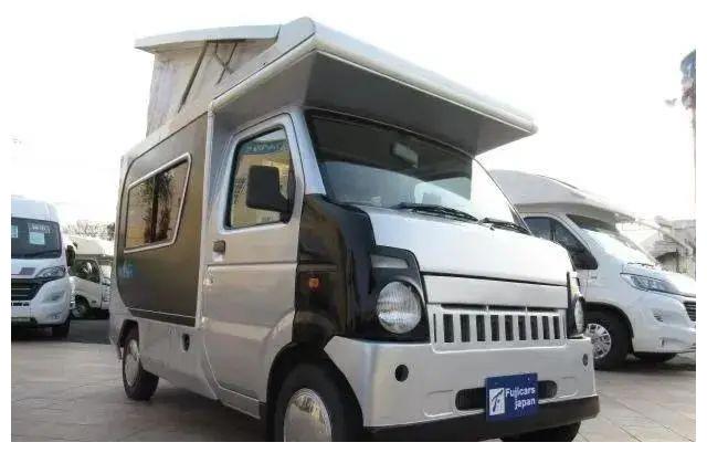 周末短途露营钓鱼油耗35l迷你房车随便通勤