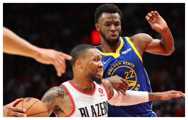 看表时刻！利拉德单节5三分连秀超远投 上半场19休闲区蓝鸢梦想 - Www.slyday.coM