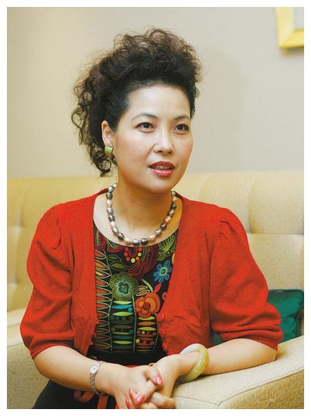 梦鸽近照曝光55岁说话仍娇滴滴曾被曝主动追求大27岁李双江