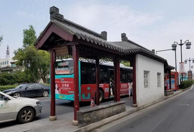 发现无论外观还是细节都完美得无可挑剔,那为什么苏州的公交车站这么