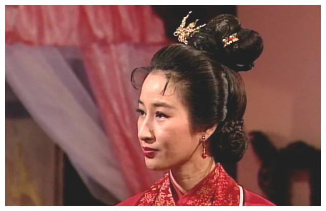 在1997年的时候处于事业上升期的她,又接下了《醉打金枝》这部剧.