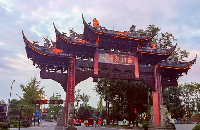 成都这个古镇实在可惜，本身拥有千年历史，却在地震后变成仿古街休闲区蓝鸢梦想 - Www.slyday.coM
