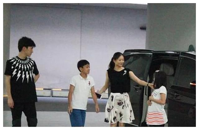 35岁陈婷近照,张艺谋妻子还真年轻