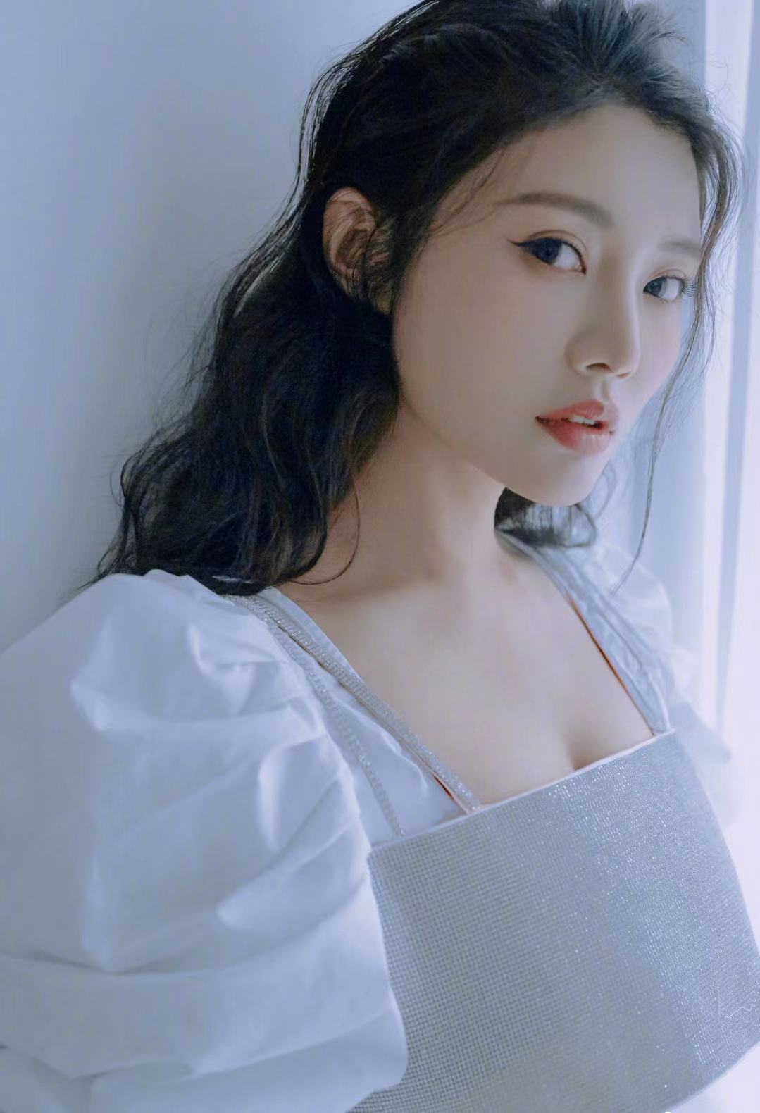 徐冬冬演出电影票房累计高达60亿 她性感兼具演技 而非工具人 徐冬冬 性感 演技 新浪新闻