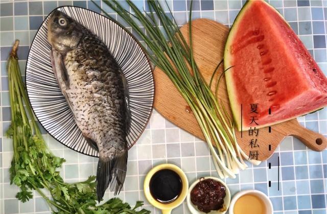 西瓜和鱼一起煮,清甜又开胃,好吃不贵,连汤全喝光!