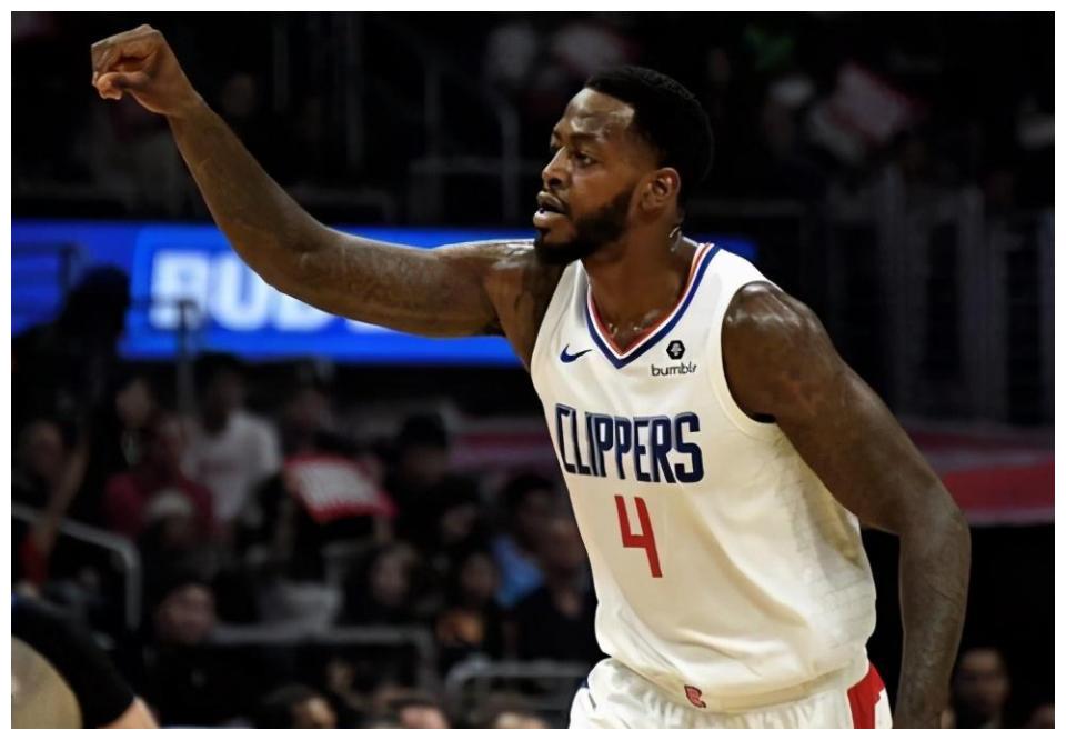 而掘金同样在今日,用2年1500万的合同抢走了快船替补球员杰迈克尔格林