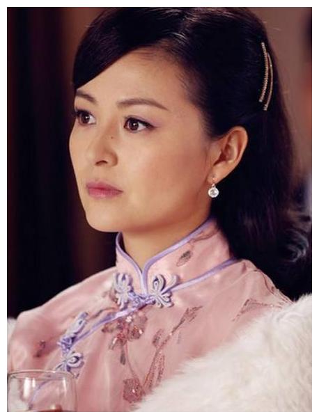 她是苦情媳妇专业户,曾因7年初恋悲痛欲绝,今嫁豪门退圈很幸福