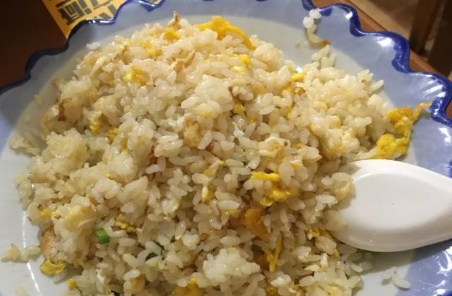 青岛居民区楼下的家常小菜馆，最贵的菜30几块钱，盘大量足味道好
