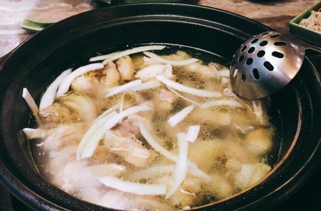 网红椰子鸡的横空出世,不仅打破了我们寻常的做菜格局,还缔造出了集