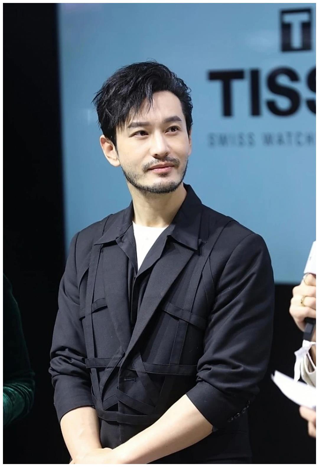 43岁黄晓明留胡须不显老反而很有男人味真是越来越有型了