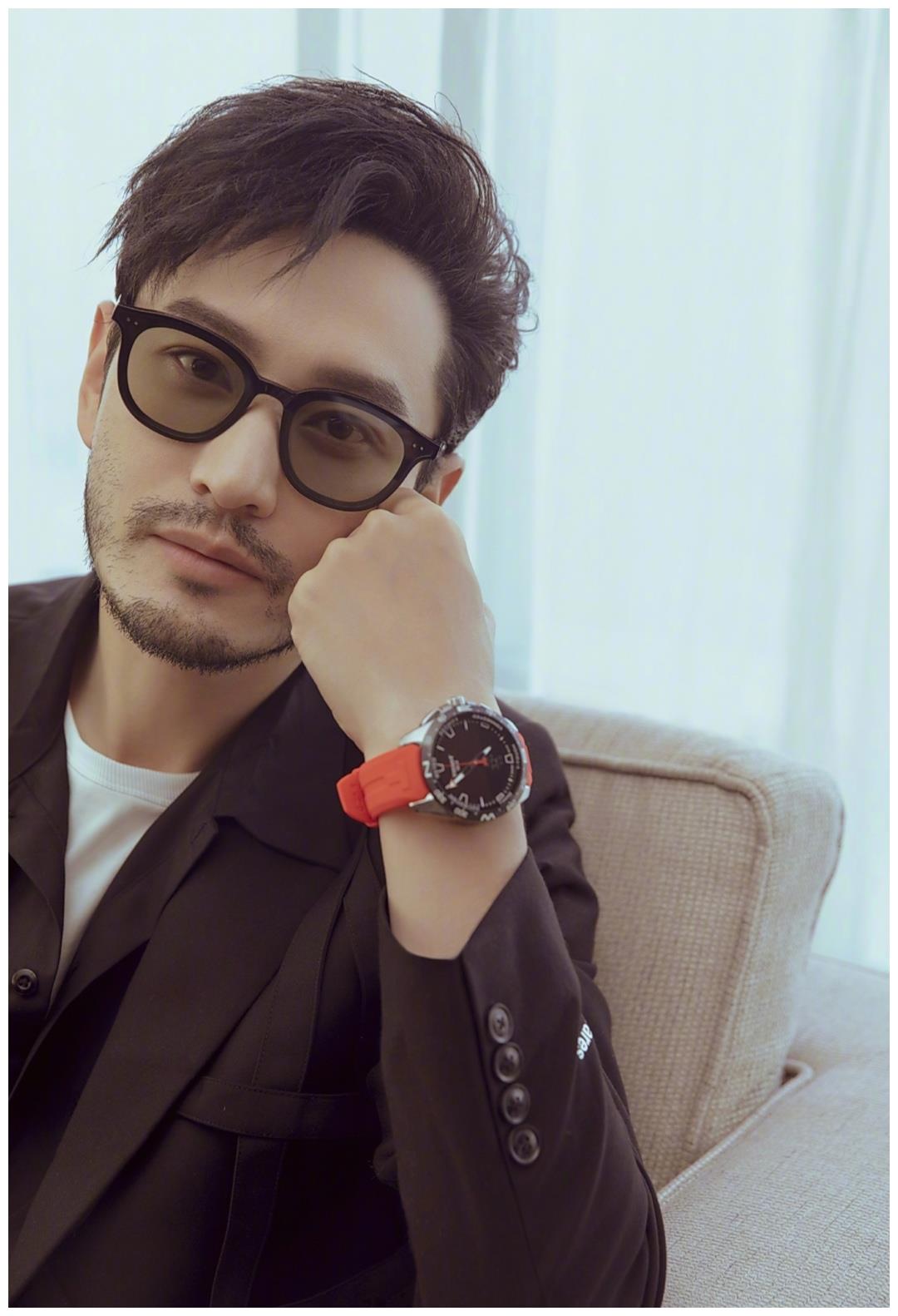 43岁黄晓明留胡须不显老反而很有男人味真是越来越有型了