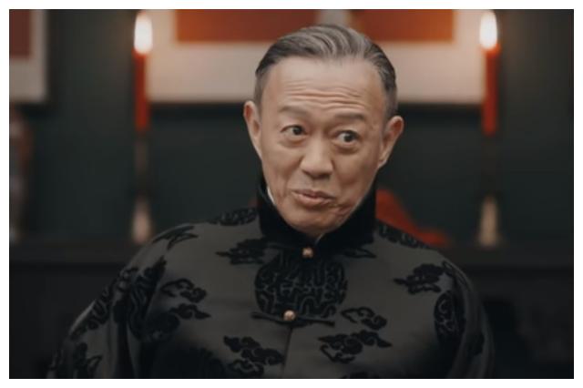 57岁娶了他22岁的学生,60岁喜得双胞胎,今年近70,却活力不减