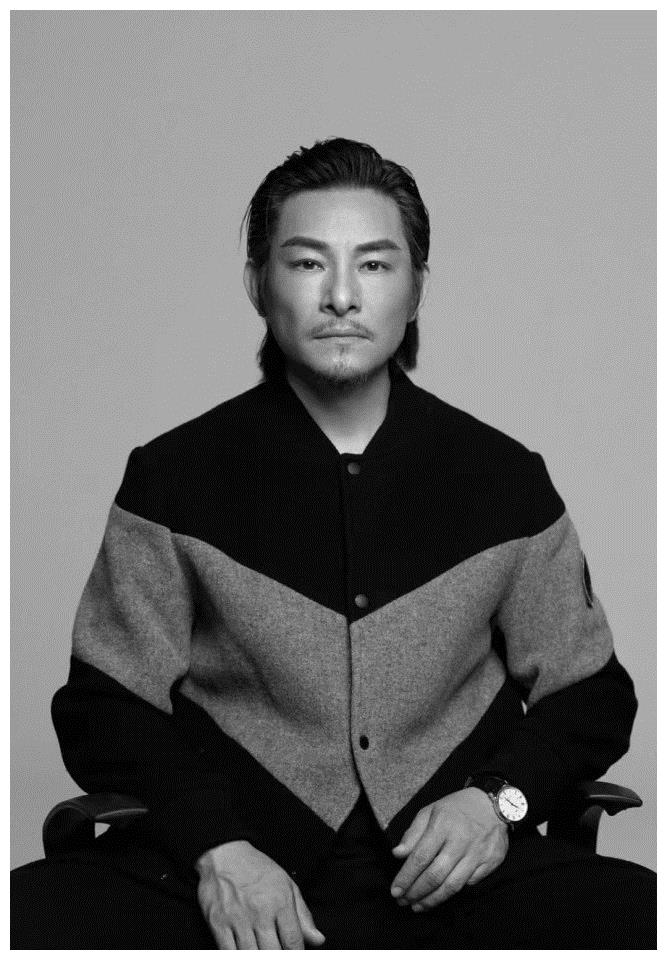 杜奕衡黑白文艺大片儒雅睿智,迷人眼神故事感爆棚