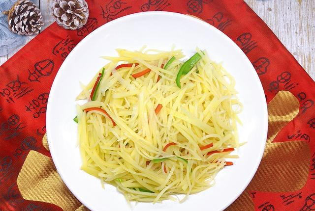 炒酸溜土豆丝很多人第一步就做错了几个技巧做出来又酸又脆