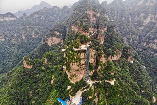 河北兴隆山,曾是清朝禁地外人无法进入,如今被誉为塞外张家界