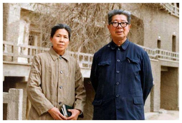 她和表哥相恋成婚,婚后生活幸福,20年后,她却抛弃孩子永远离开|陈芝秀