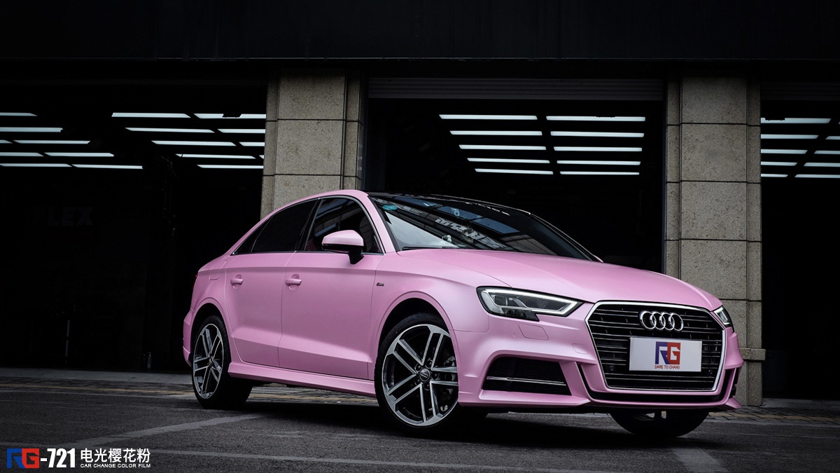 奥迪a3车身改色膜电光樱花粉,给自己得爱车换个颜色就像自己换个发型