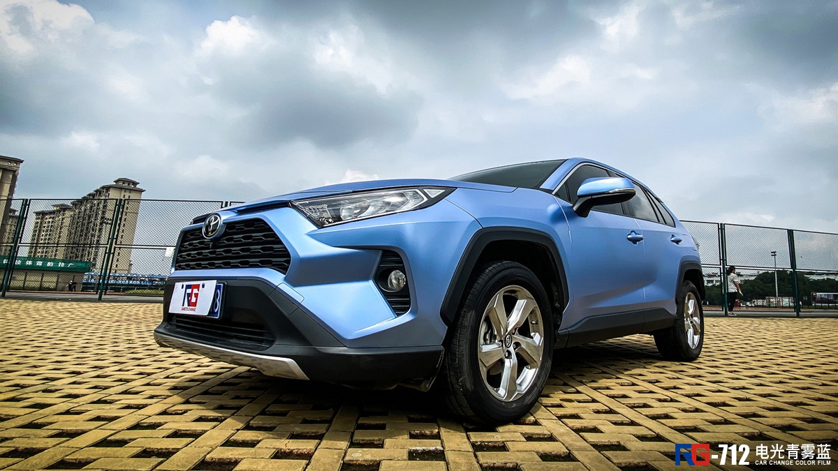 丰田rav4荣放车身改色膜电光青雾蓝