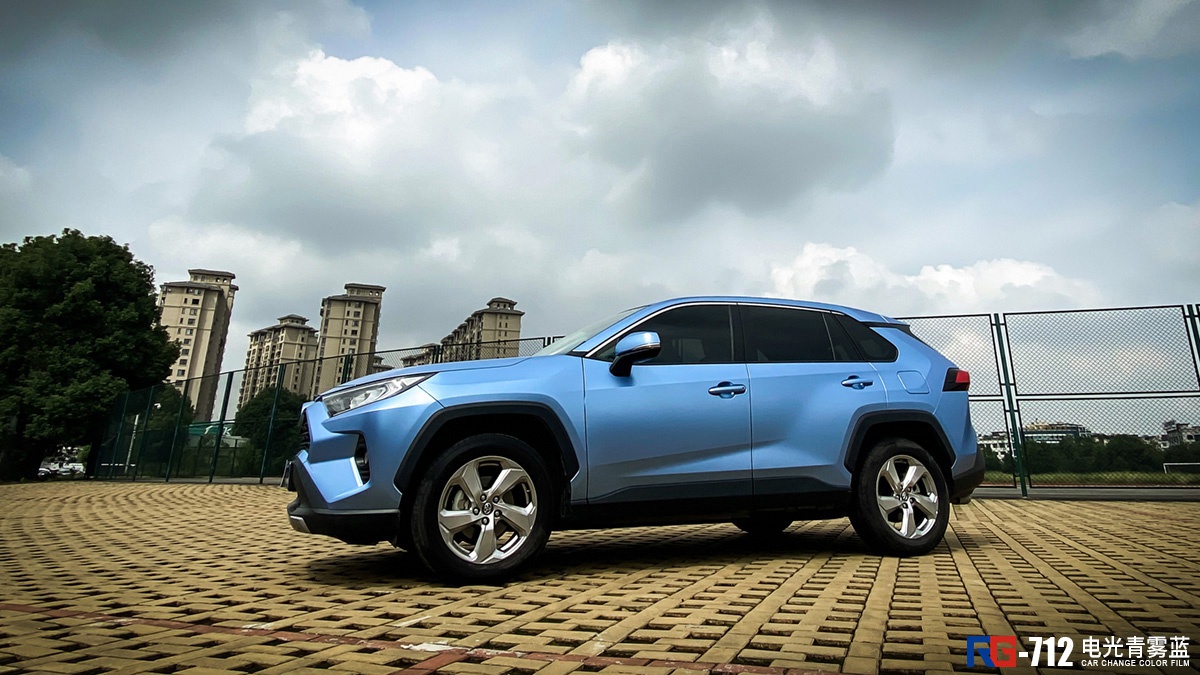 丰田rav4荣放车身改色膜电光青雾蓝