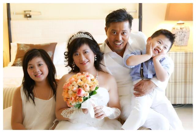 夏钦14岁出道18岁演电影版红楼梦走红如今50岁成幸福