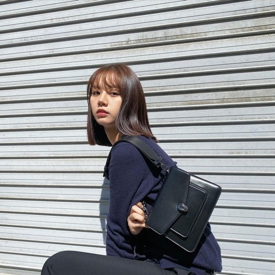 李惠利社交网络发布近照身材消瘦锁骨明显