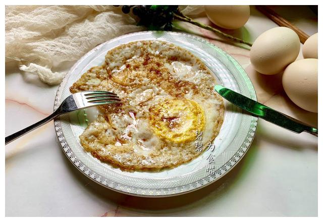 鸡蛋这样煎才不粘锅,个个外焦里嫩带溏心,加这两种调料更美味|荷包蛋
