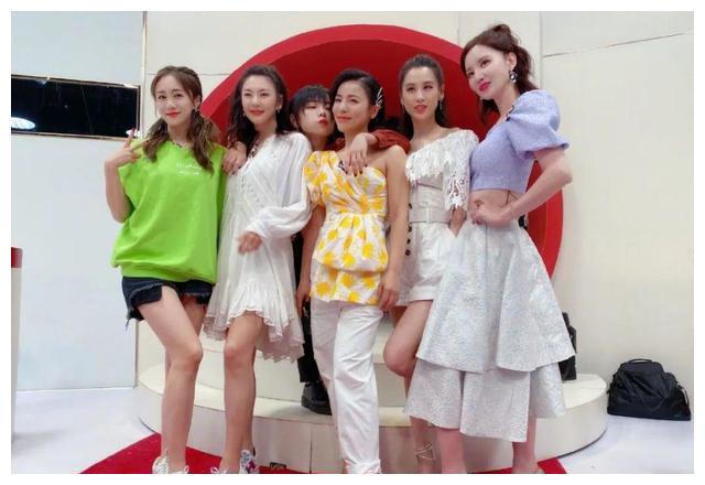 在"泰迪姐妹团"翻脸比翻书还快的那一幕,如今又重现了?