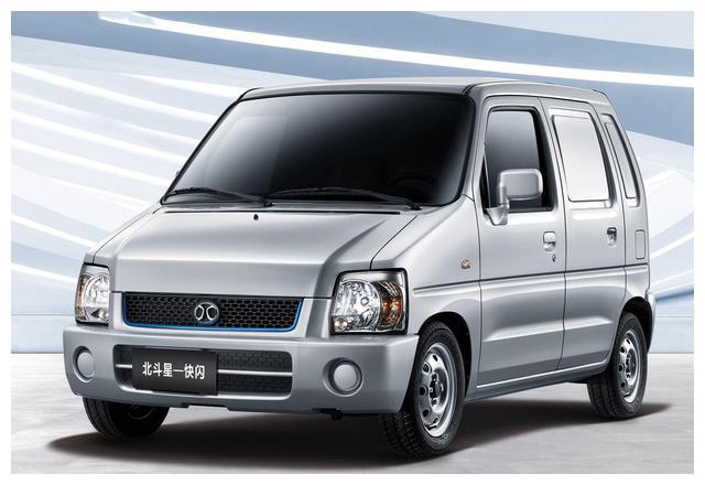 北汽ev2定位于北汽昌河旗下的微型电动车,外观设计与面包车如出一辙