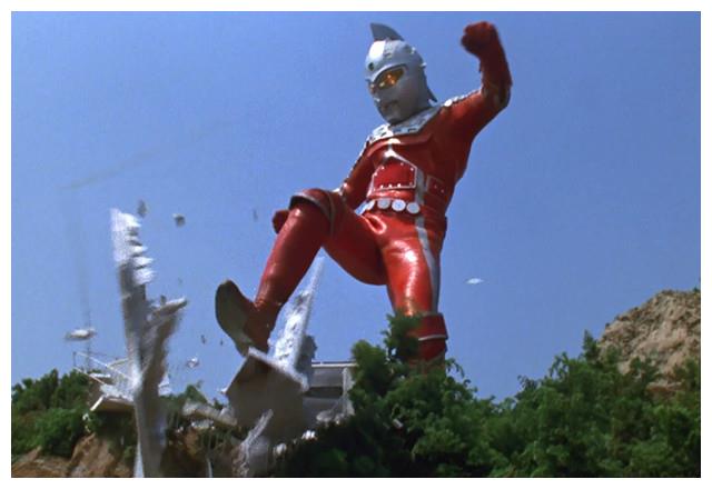 登场于杰克奥特曼tv剧第四十四话,是巴尔坦星人jr为了复仇,用公寓而